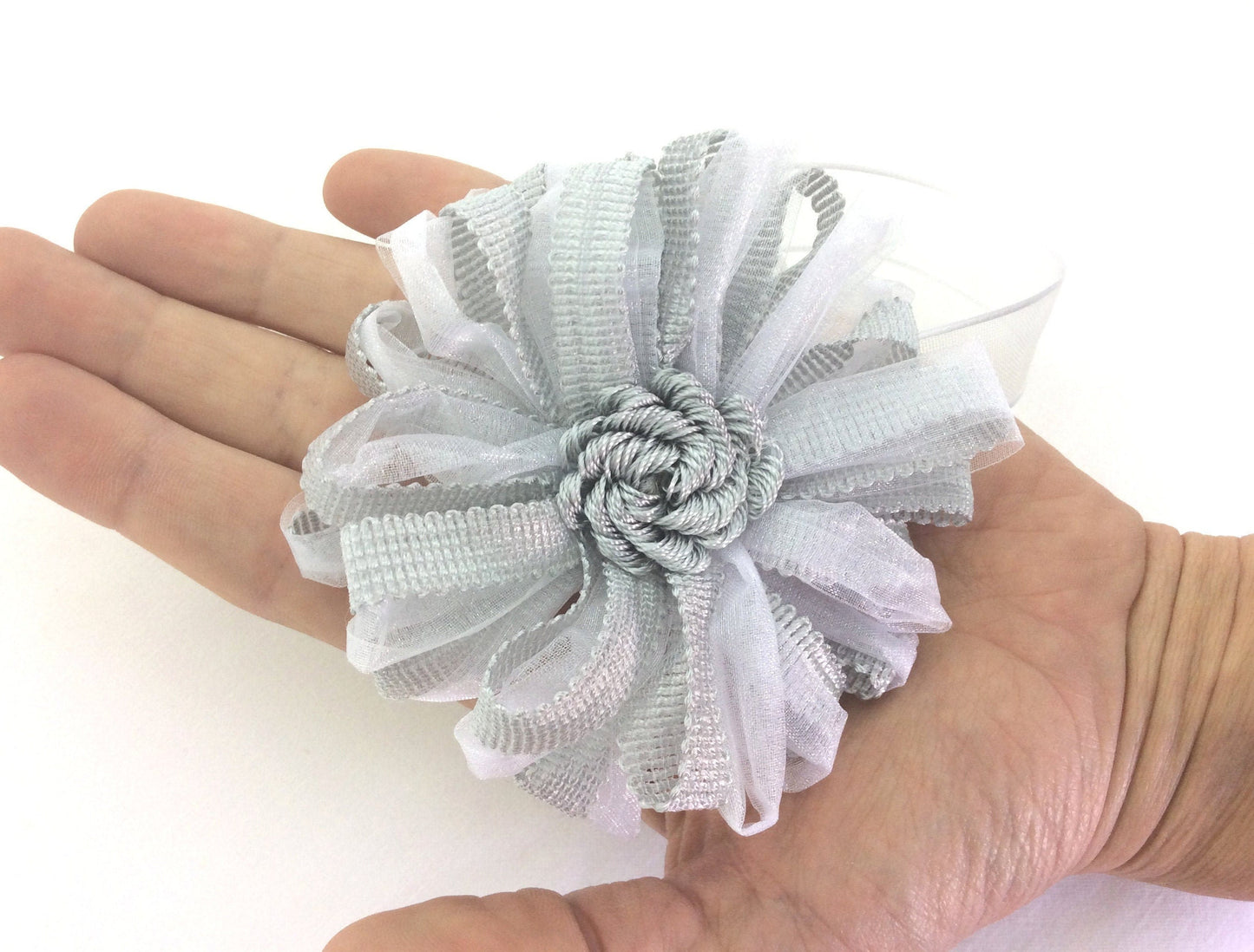 1 Pearl gray flower magnetic tie-back. Decoration for curtains, Made in Italy, shabby chic decor, gift for her.
