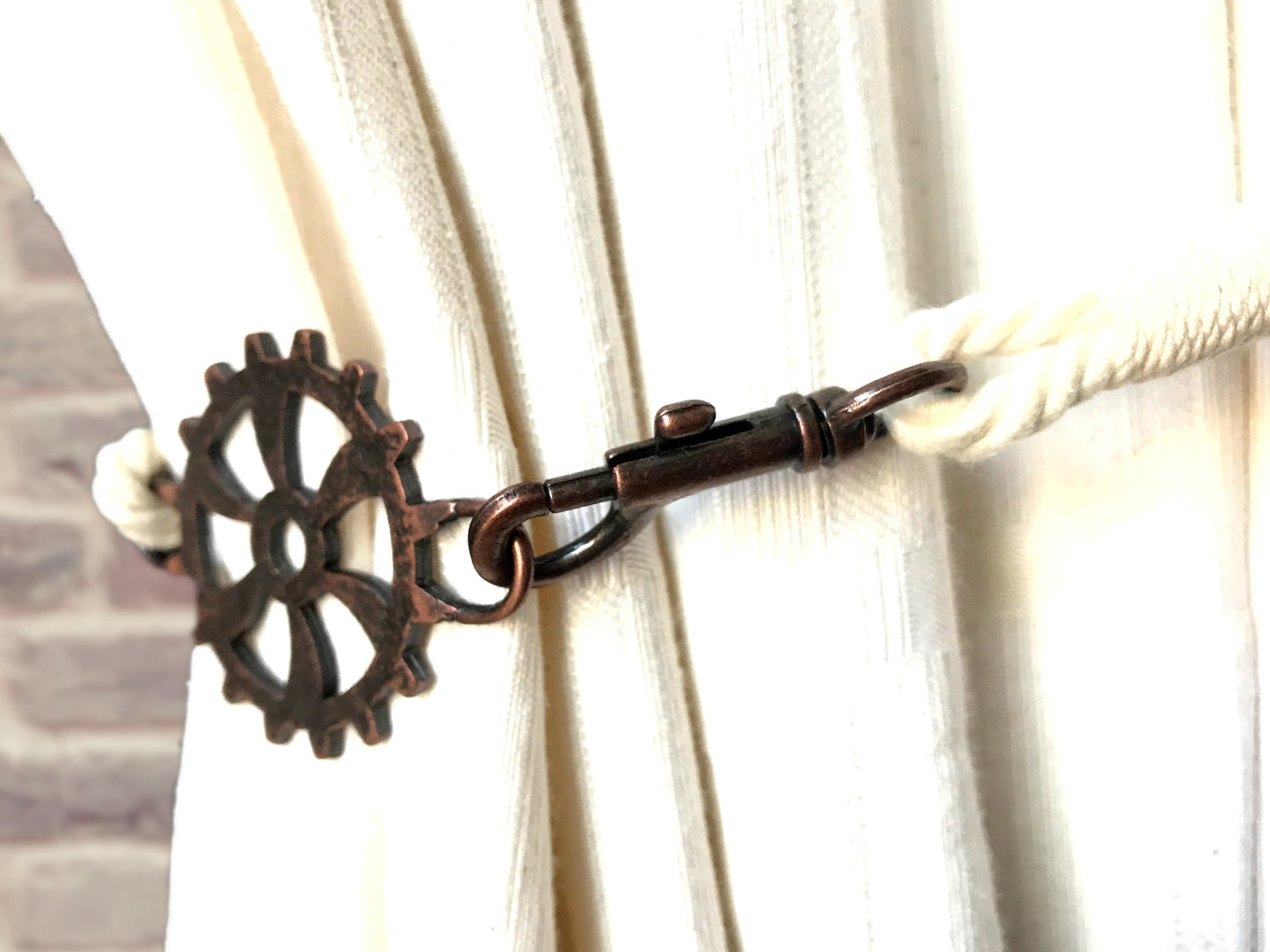 Curtain tieback for industrial style settings, in eco-friendly WHITE cotton. Ideal for lofts and open spaces. Made in Italy.