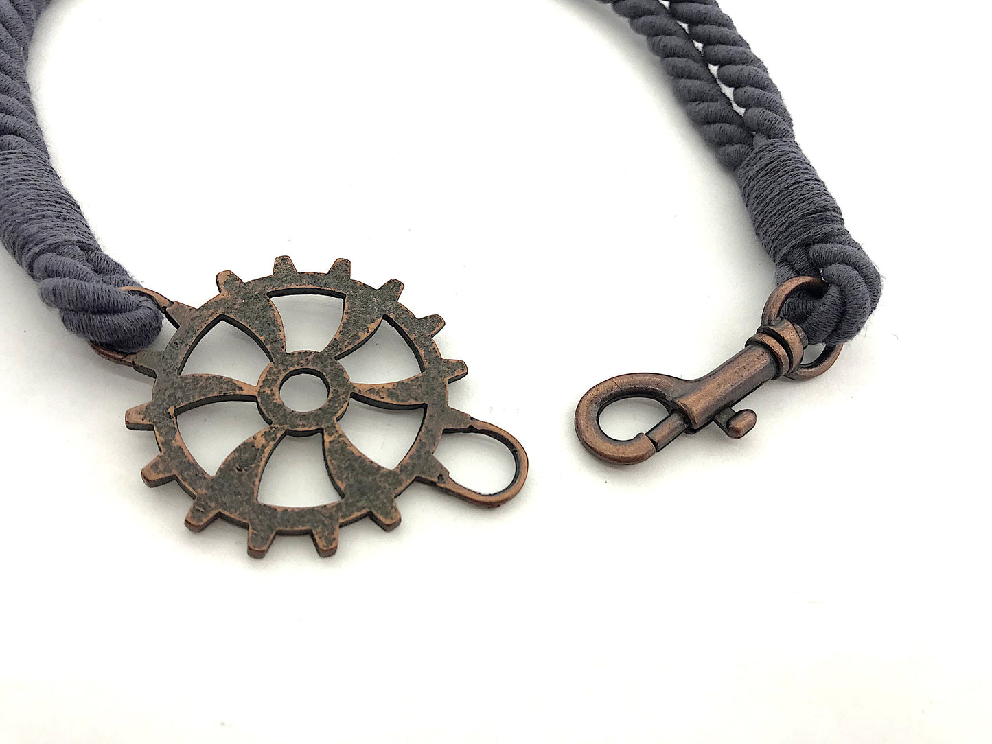 Curtain tie-back for industrial-style settings, in AVIATOR BLUE cotton and linen. Fittings for lofts and open-plan spaces. Made in Italy.