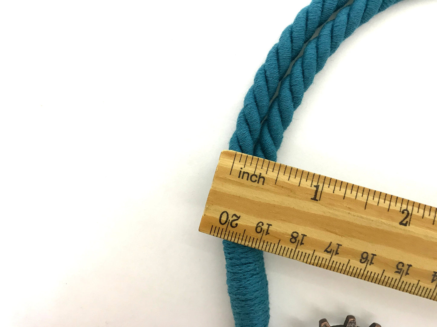 Curtain tie-back for industrial-style furnishings, in PETROL GREEN cotton. Furnishings for lofts and open-plan spaces. Made in Italy.