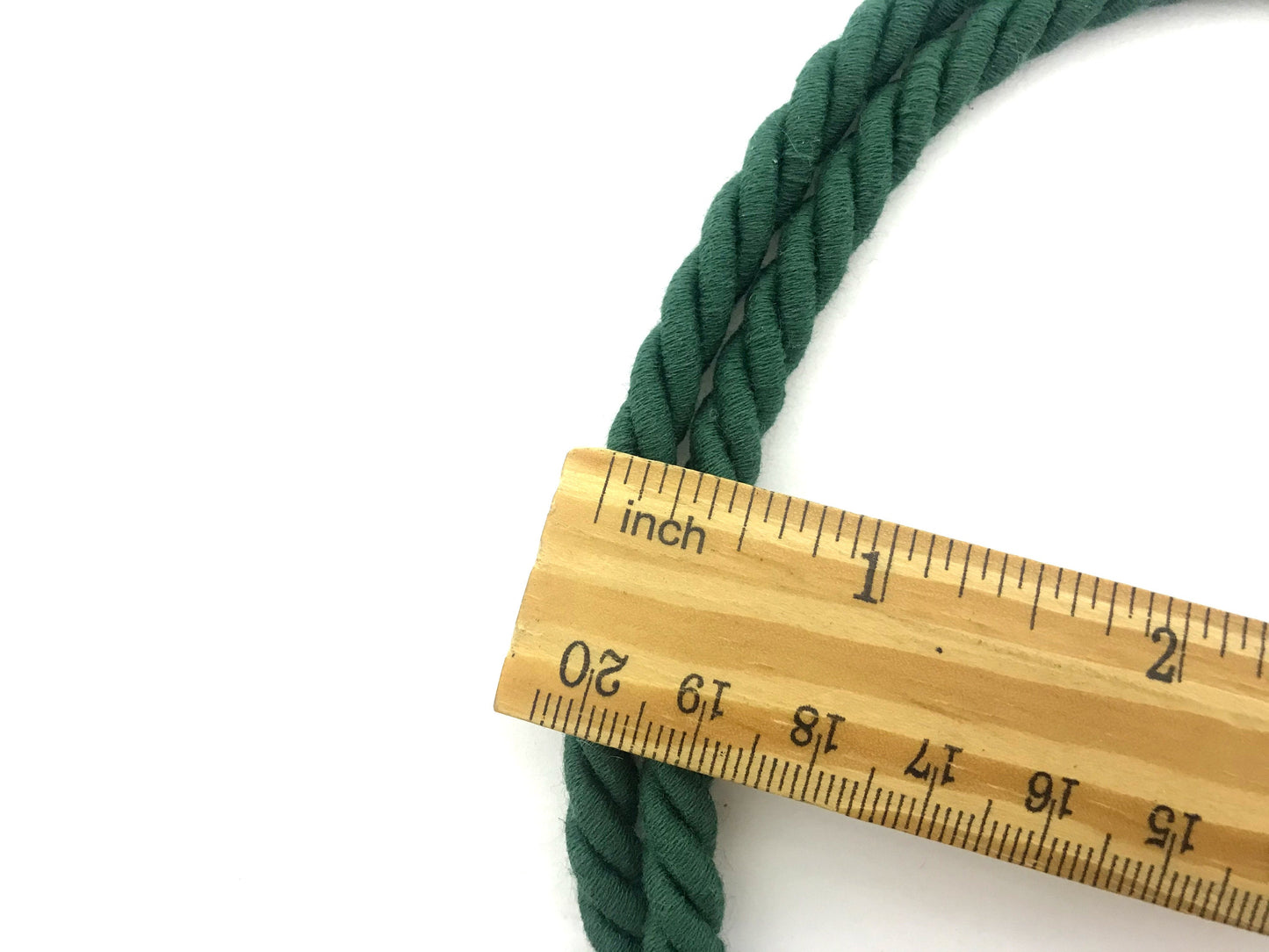 Curtain tie-back for industrial-style settings, in GREEN cotton. Furnishings for lofts and open-plan spaces. Made in Italy.