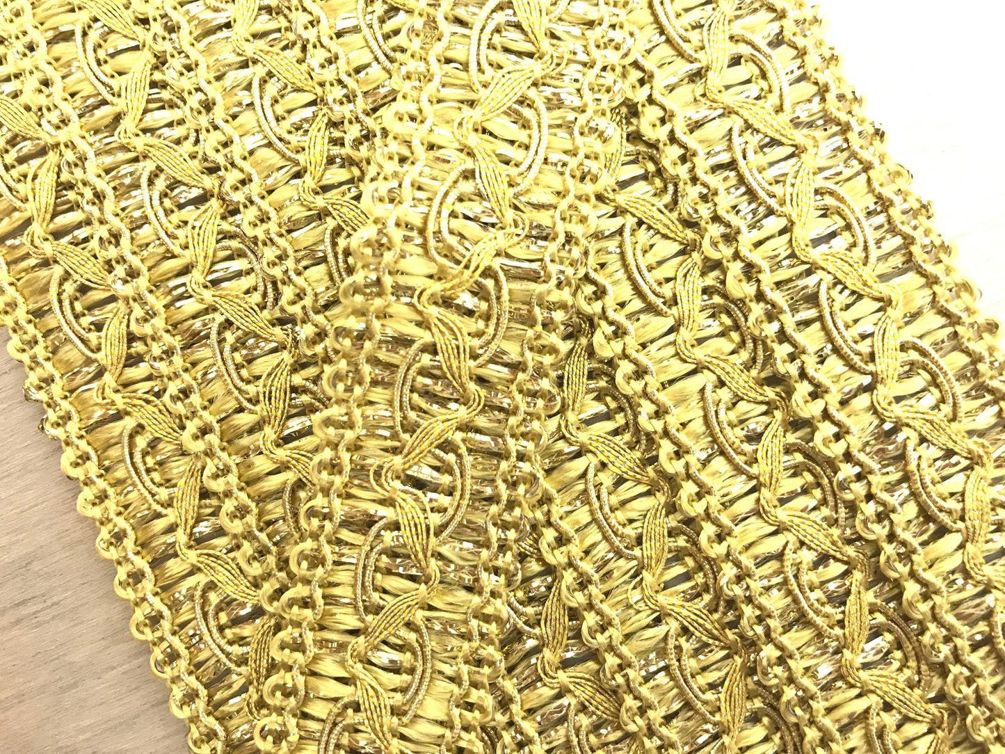 1 meter gold sew-on trim 20mm. Fashion decoration for bags, shoes, belts, trousers, and sweaters.