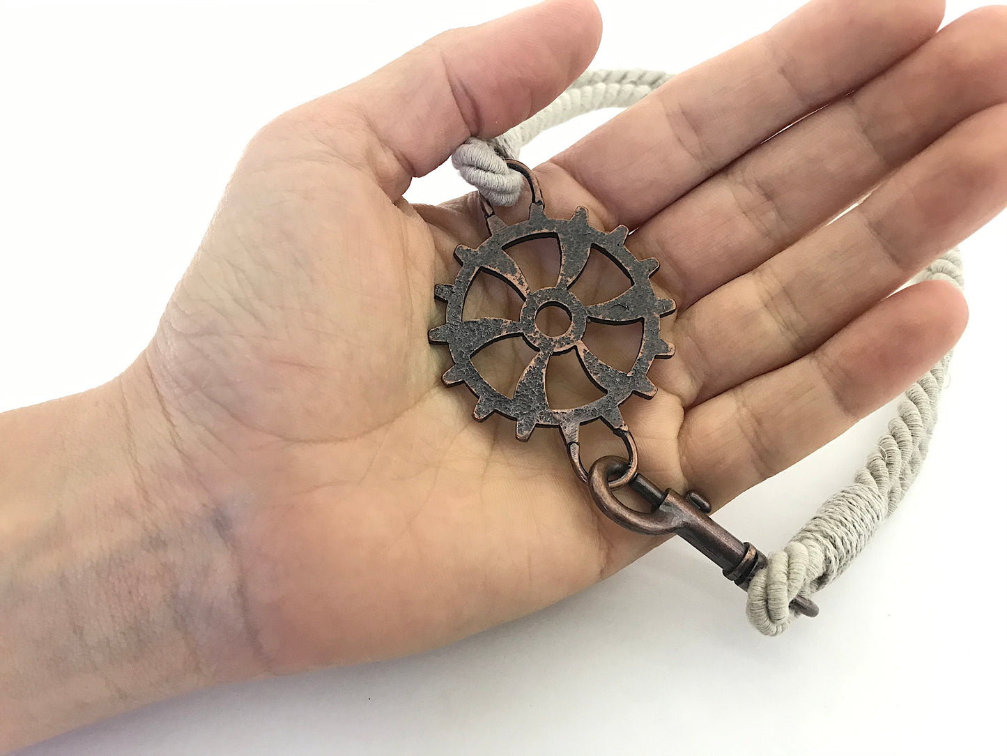 Curtain tie-back for industrial-style settings, in GREY cotton and linen. Fittings for lofts and open-plan spaces. Made in Italy.