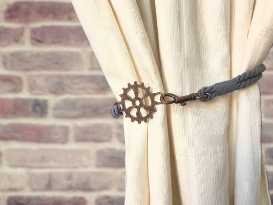 Curtain tie-back for industrial-style settings, in AVIATOR BLUE cotton and linen. Fittings for lofts and open-plan spaces. Made in Italy.