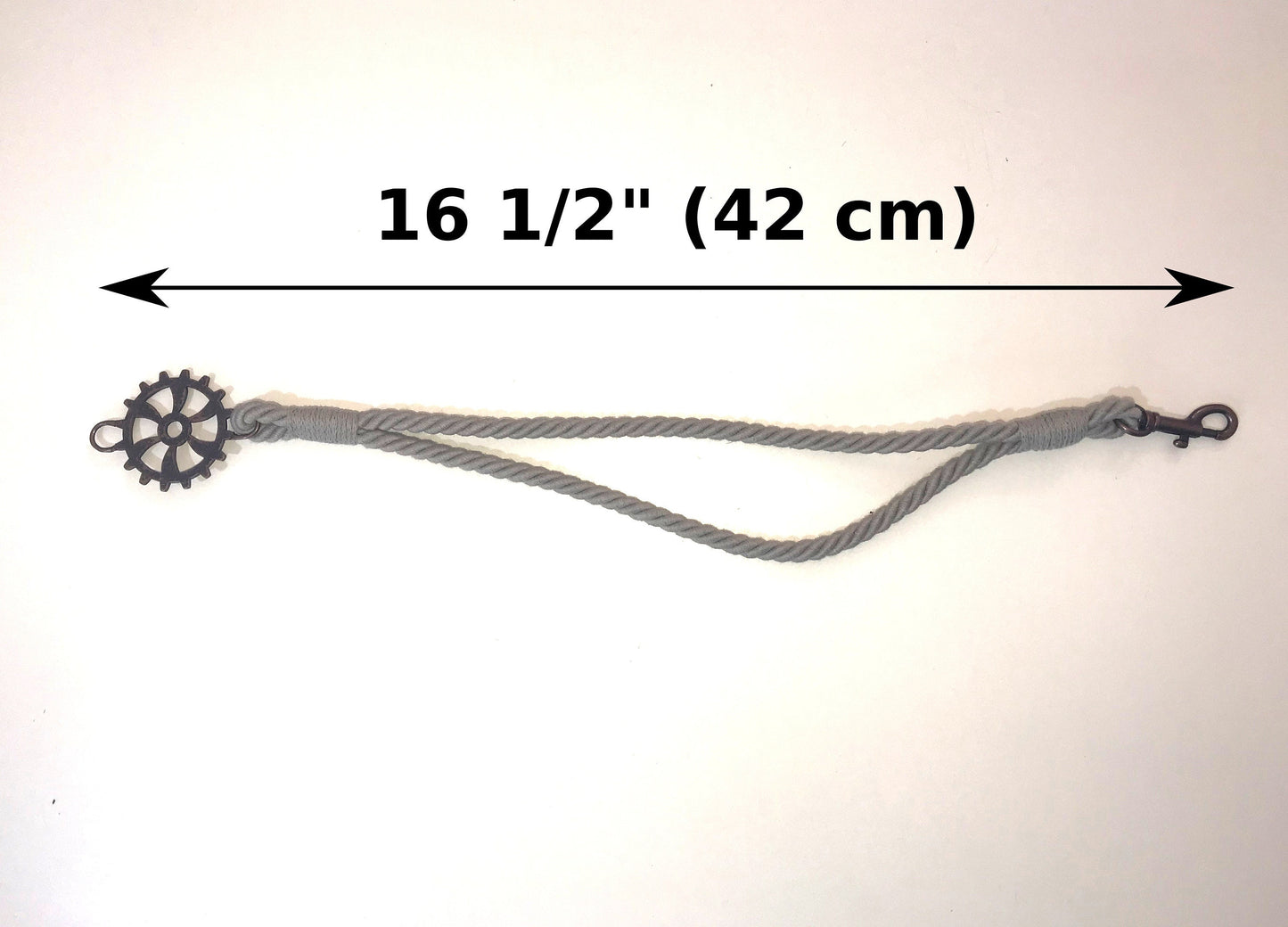 Curtain tie-back for industrial-style settings, in GREY cotton and linen. Fittings for lofts and open-plan spaces. Made in Italy.