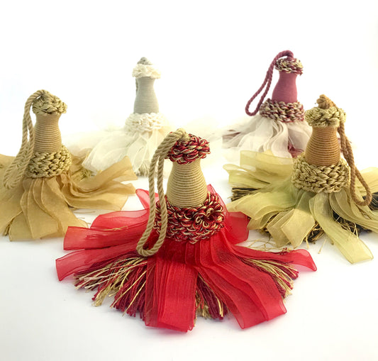 1 Vintage key tassel with bow, handmade in Italy, for decorating antique furniture, curtains, drapes, shabby chic, gift.