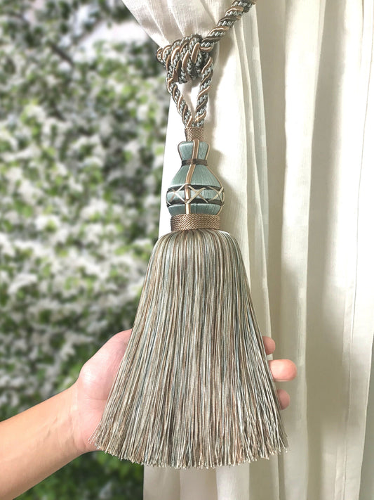 1 Elegant curtain tie-back, with large decorative green tassel, a stunning accessory for curtains. Made in Italy.