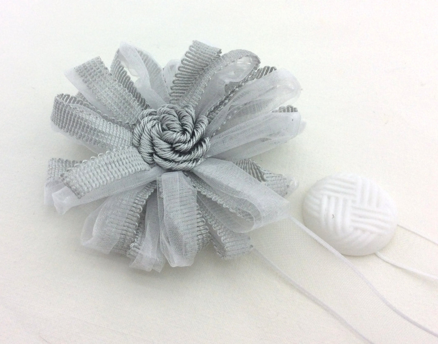 1 Pearl gray flower magnetic tie-back. Decoration for curtains, Made in Italy, shabby chic decor, gift for her.
