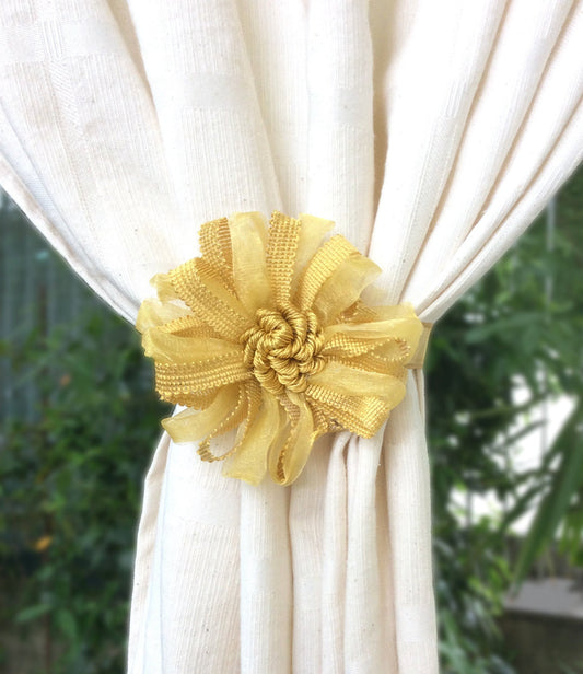 1 Magnetic flower curtain tie-back, ocher yellow. Curtain decoration made in Italy