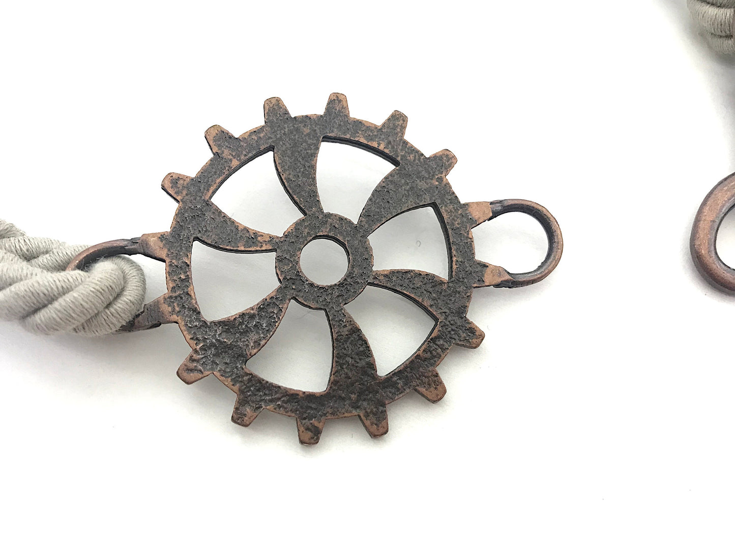 Curtain tieback for industrial-style furnishings, in eco-friendly GREY cotton. Furnishings for lofts and open-plan spaces. Made in Italy.