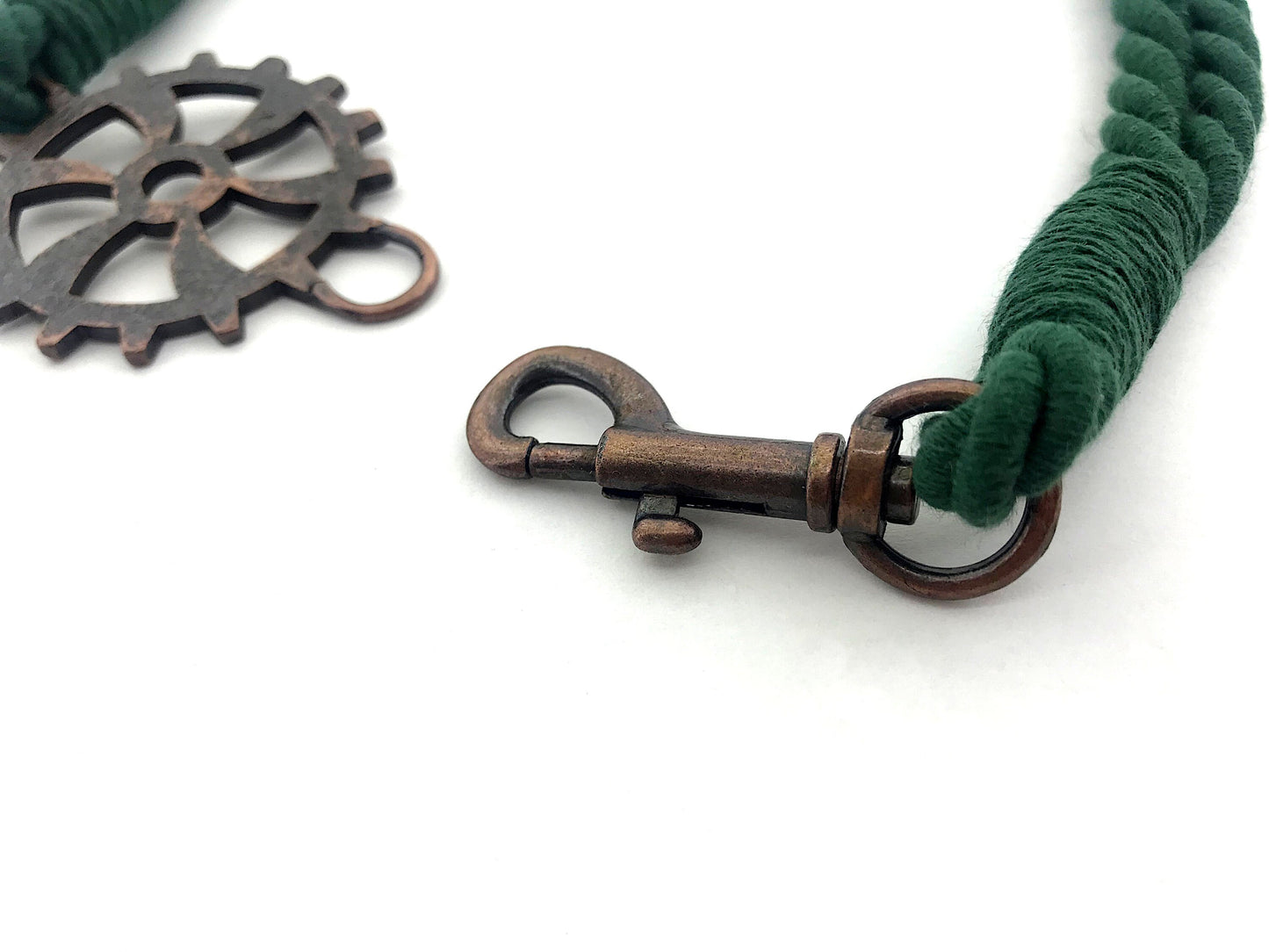 Curtain tie-back for industrial-style settings, in GREEN cotton. Furnishings for lofts and open-plan spaces. Made in Italy.