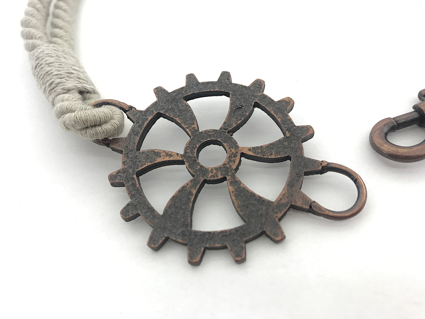 Curtain tie-back for industrial-style settings, in GREY cotton and linen. Fittings for lofts and open-plan spaces. Made in Italy.