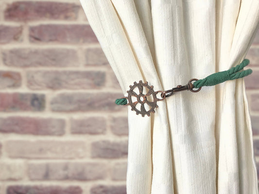 Curtain tie-back for industrial-style settings, in GREEN cotton. Furnishings for lofts and open-plan spaces. Made in Italy.