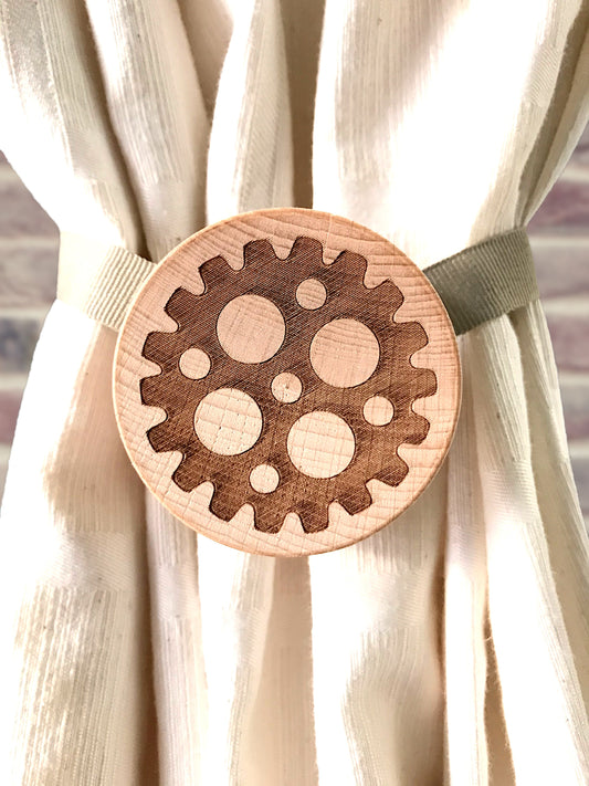 Curtain magnet. In solid beech with engraved gear decoration. Original gift for those who love home decor.