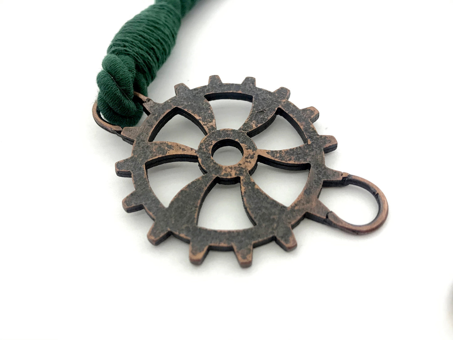 Curtain tie-back for industrial-style settings, in GREEN cotton. Furnishings for lofts and open-plan spaces. Made in Italy.