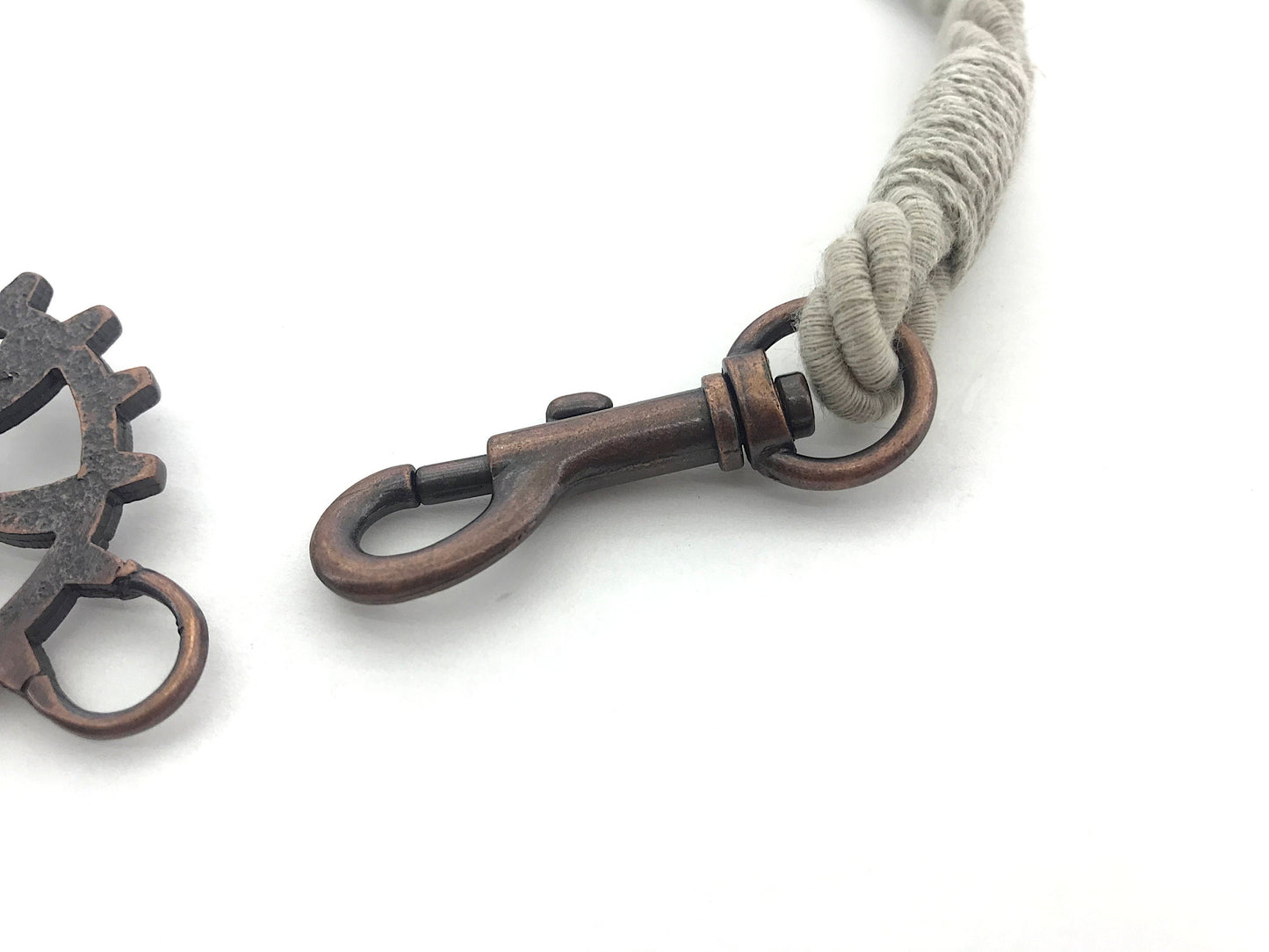 Curtain tie-back for industrial-style settings, in GREY cotton and linen. Fittings for lofts and open-plan spaces. Made in Italy.