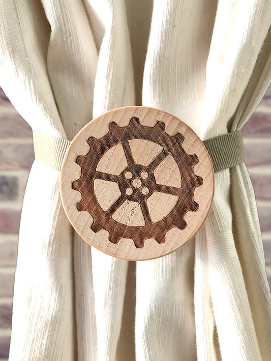 Curtain magnet. In solid beech with engraved gear decoration. Original gift for those who love home decor.