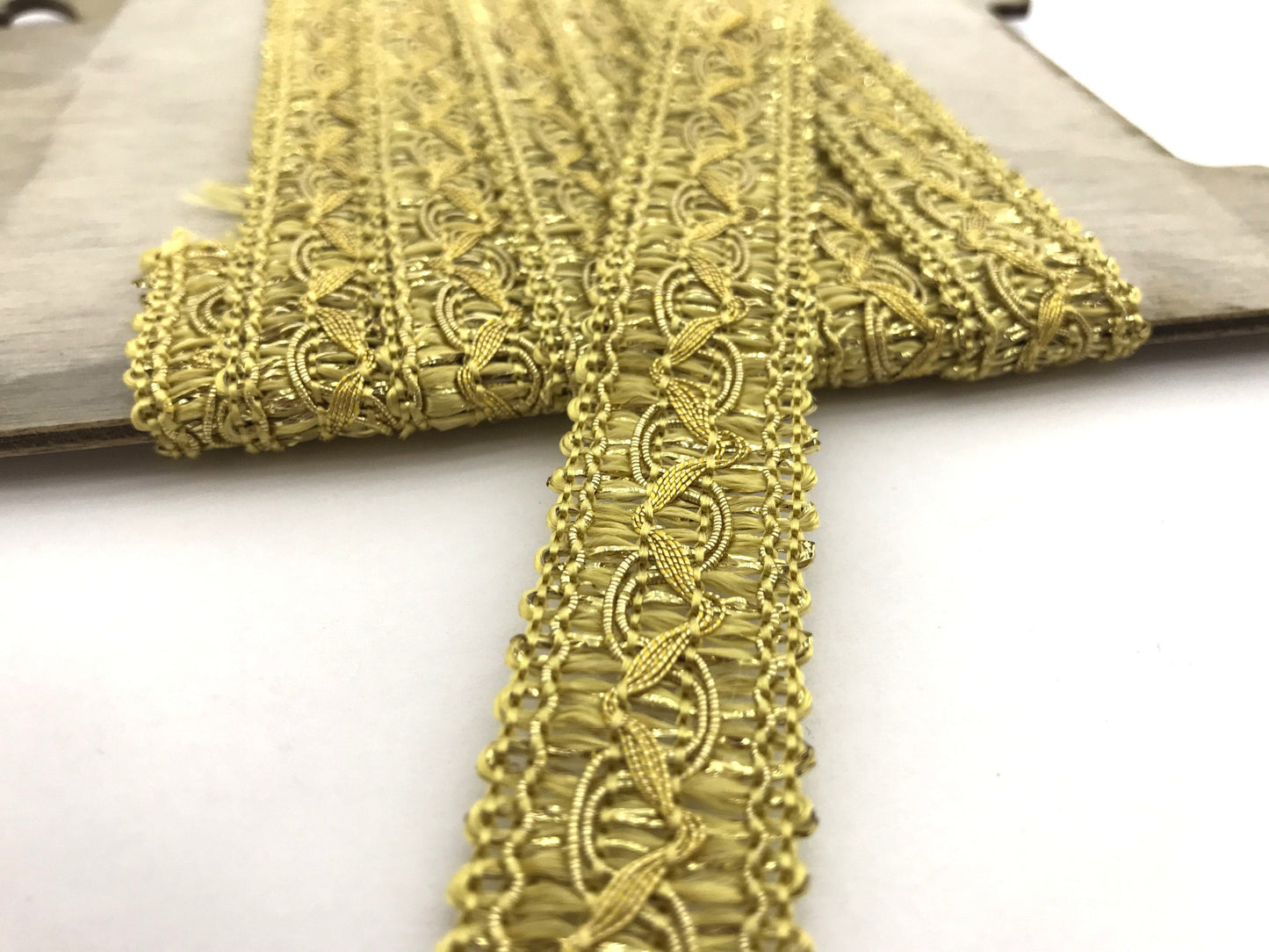 1 meter gold sew-on trim 20mm. Fashion decoration for bags, shoes, belts, trousers, and sweaters.