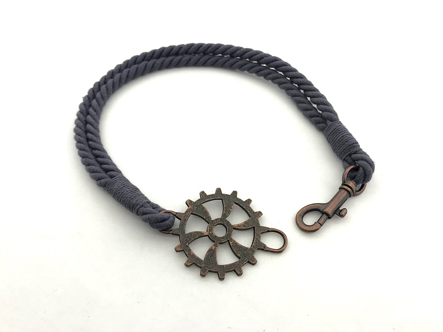 Curtain tie-back for industrial-style settings, in AVIATOR BLUE cotton and linen. Fittings for lofts and open-plan spaces. Made in Italy.