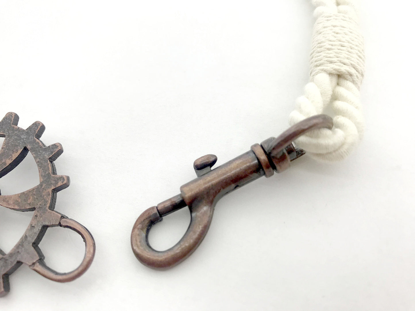 Curtain tieback for industrial style settings, in eco-friendly WHITE cotton. Ideal for lofts and open spaces. Made in Italy.